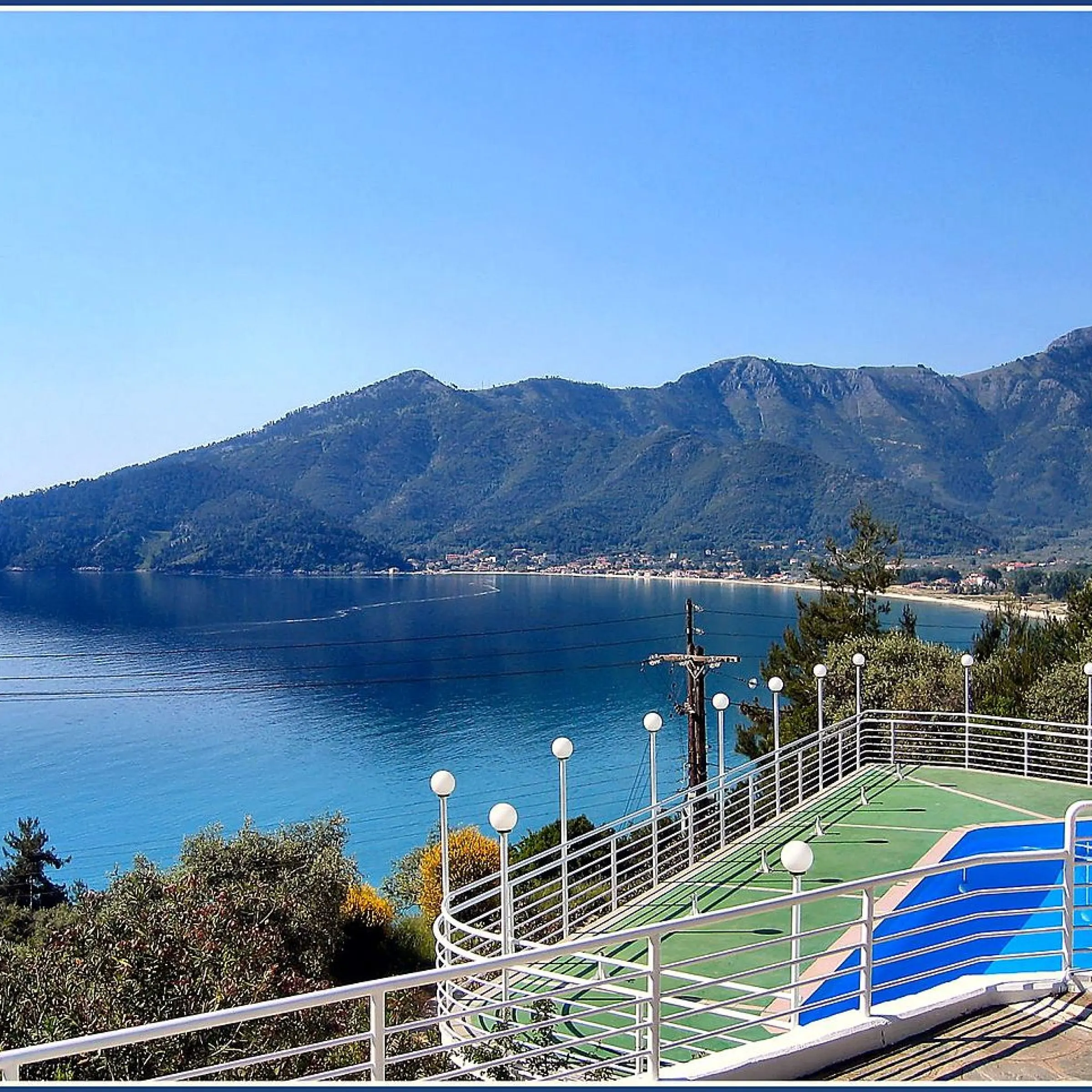 &Chi;&rho;&upsilon;&sigma;ή &Alpha;&mu;&mu;&omicron;&upsilon;&delta;&iota;ά (Golden Beach)